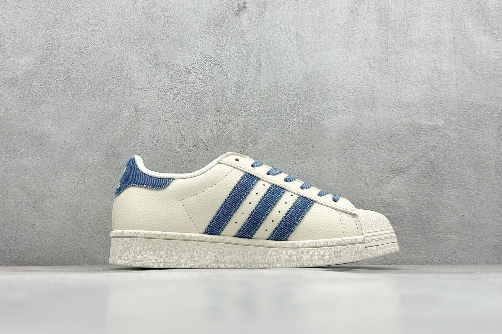 AD Originals Superstar x DIOR 白蓝 AD8010