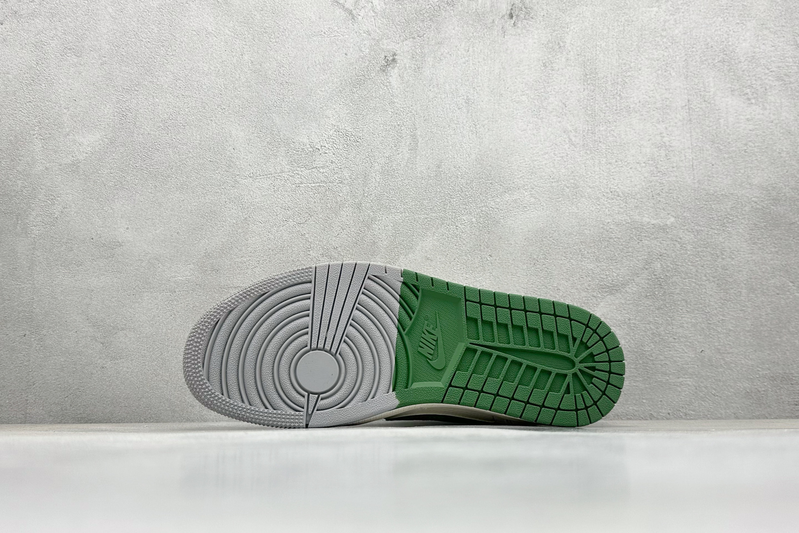 Air Jordan 1 x Travis Scott AJ1倒勾 乔一倒钩 斯图西联名款 低帮文化篮球鞋 XF8698-073