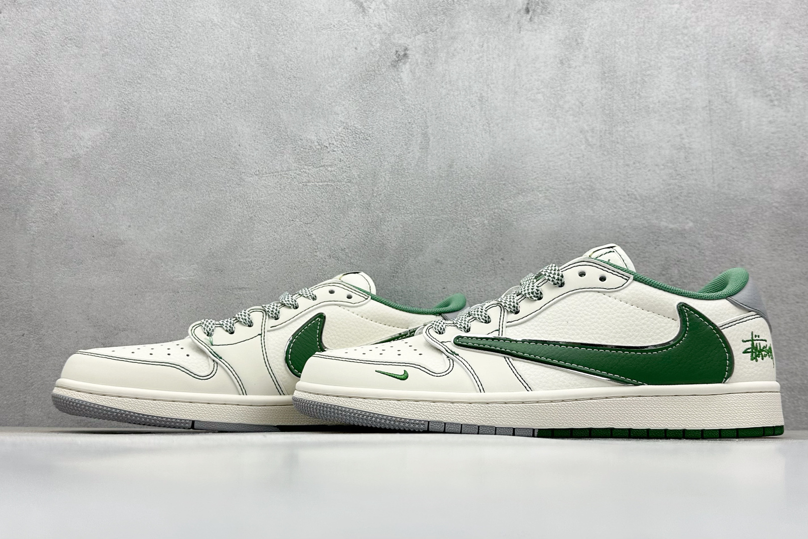 Air Jordan 1 x Travis Scott AJ1倒勾 乔一倒钩 斯图西联名款 低帮文化篮球鞋 XF8698-073