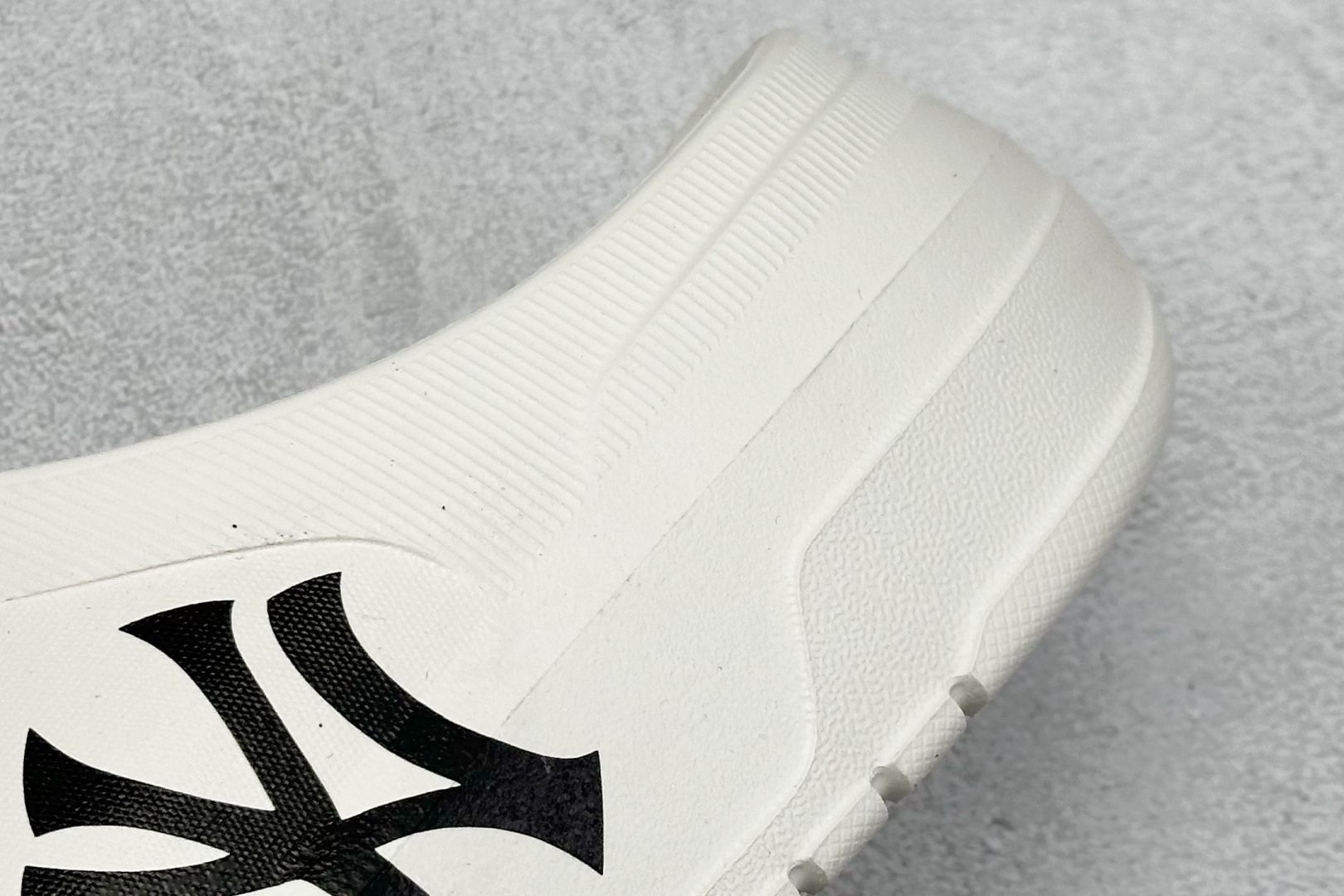 NY版MLB Sandal Chunky Bouncer ClSandal 舒适百搭 橡胶底 防臭防滑包头拖鞋 3ASQC0153