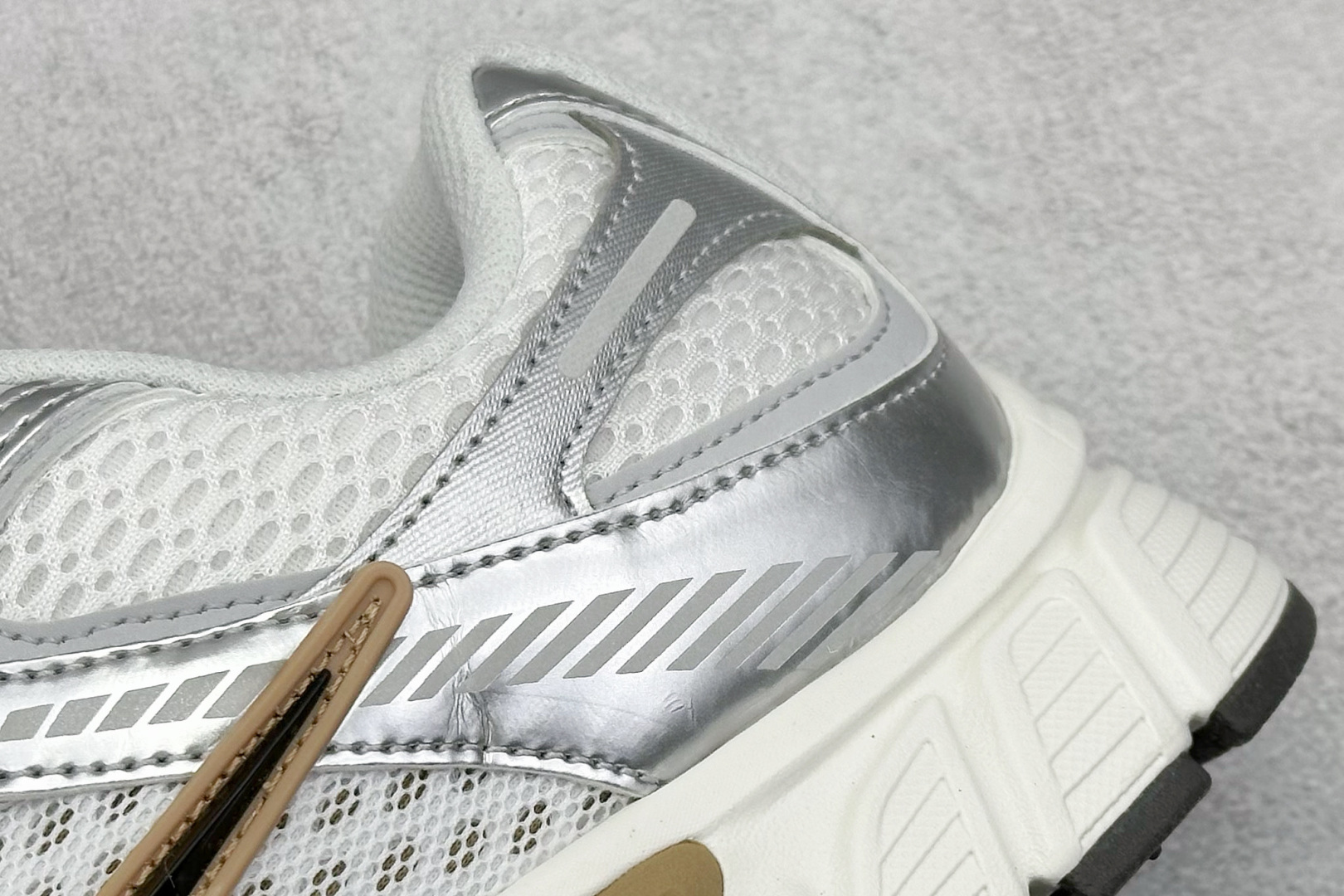 GS版 NK V5 RNR 舒适百搭跑步鞋 HJ5228-102