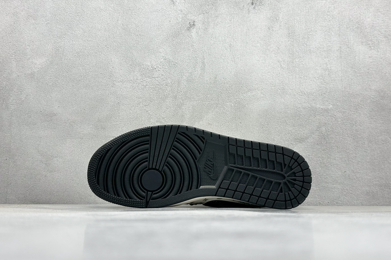 XC版Air Jordan 1 Low AJ1 乔1 LV联名 黑布勾抽绳 高端定制 低帮复古篮球鞋 YX5066-356