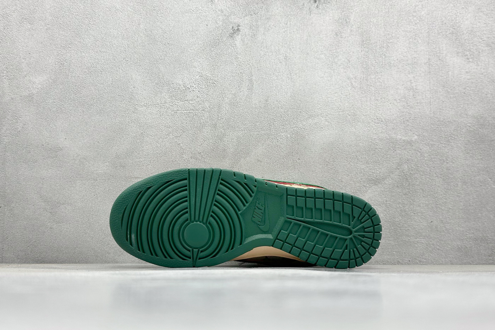 XC版Nike SB Dunk Low Gucci联名 绑带绿勾勾 周年高端定制 低帮休闲板鞋 DM6868-087