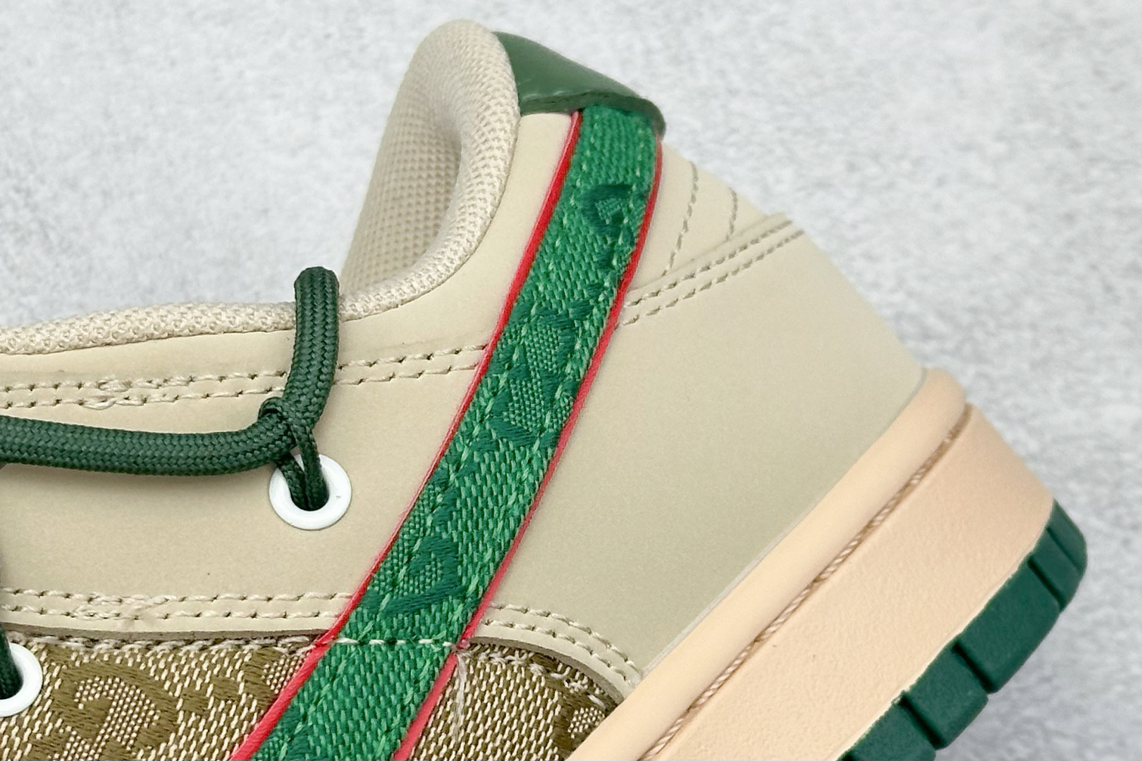 XC版Nike SB Dunk Low Gucci联名 绑带绿勾勾 周年高端定制 低帮休闲板鞋 DM6868-087