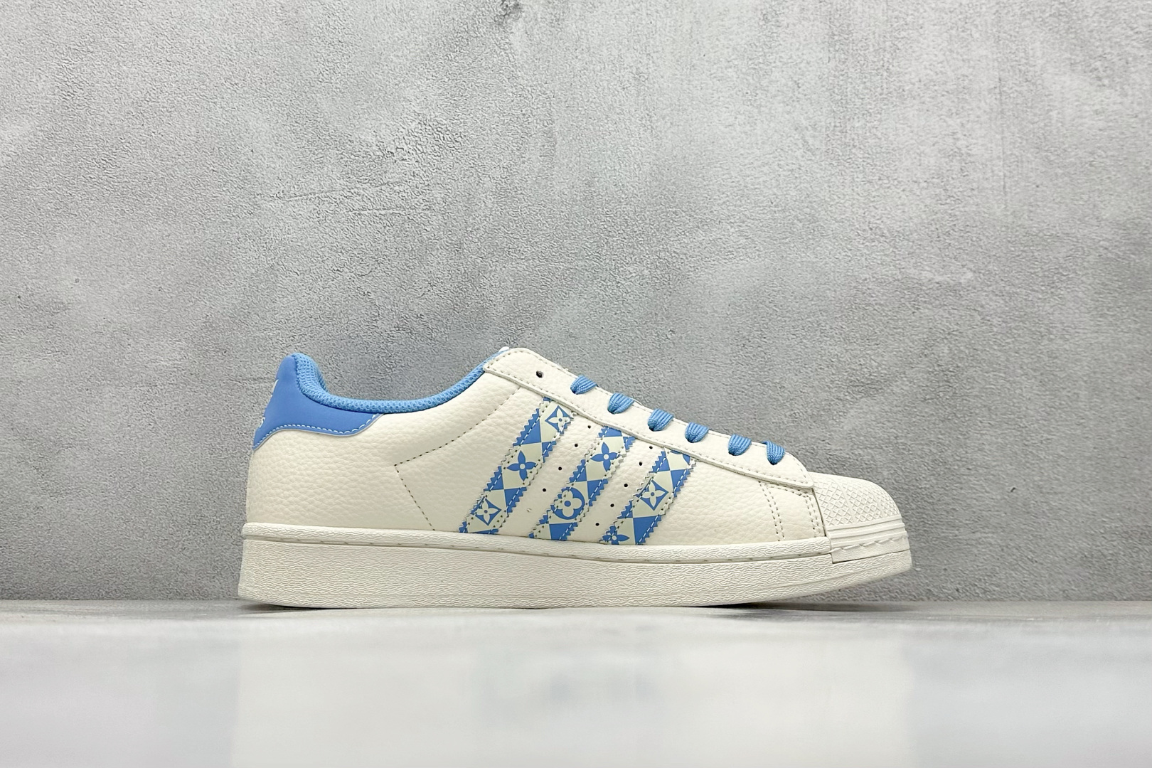 AD Originals Superstar x Louis Vuitton 白蓝 XG0006