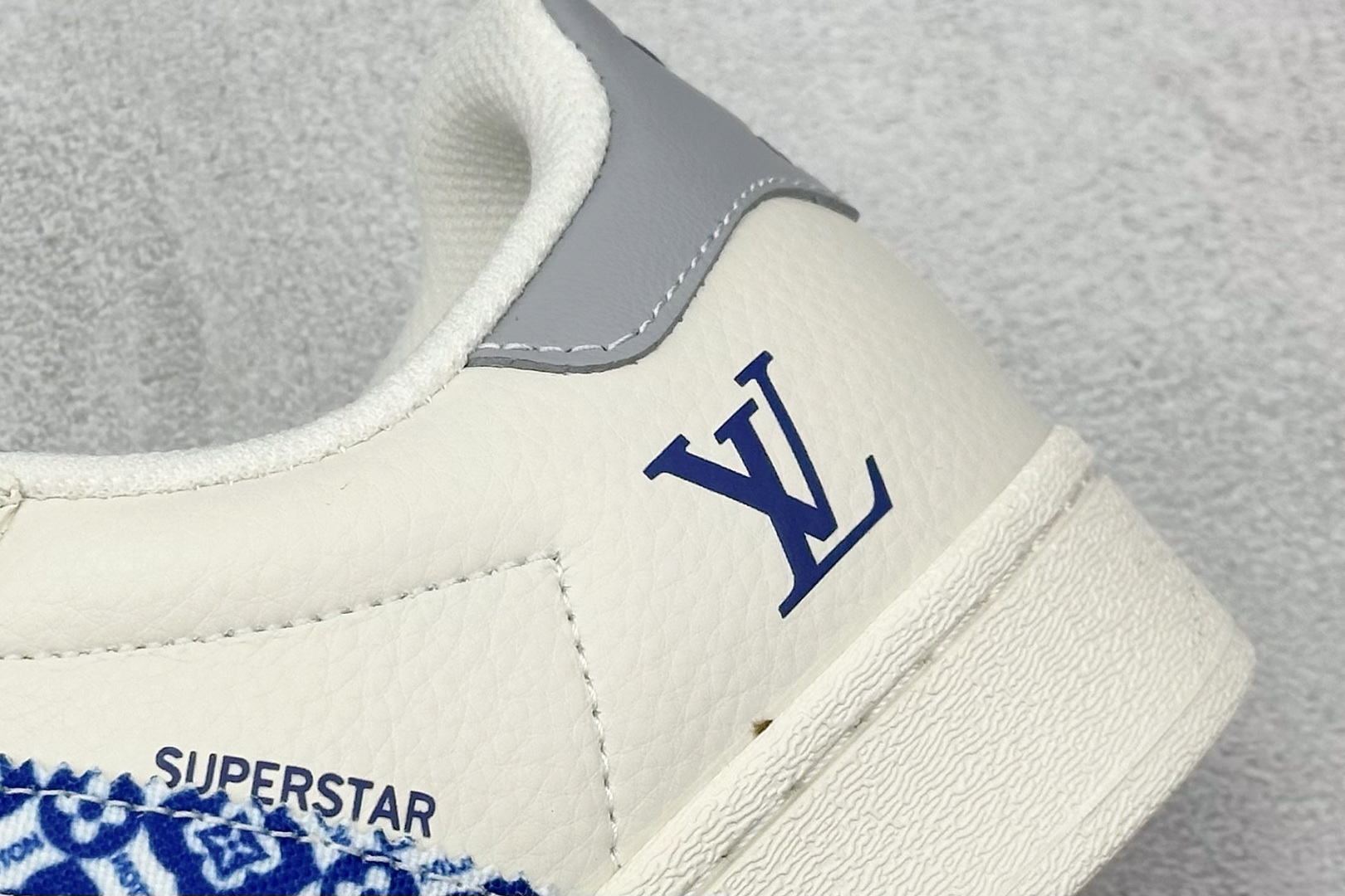 AD Originals Superstar x Louis Vuitton 白蓝 AD8013