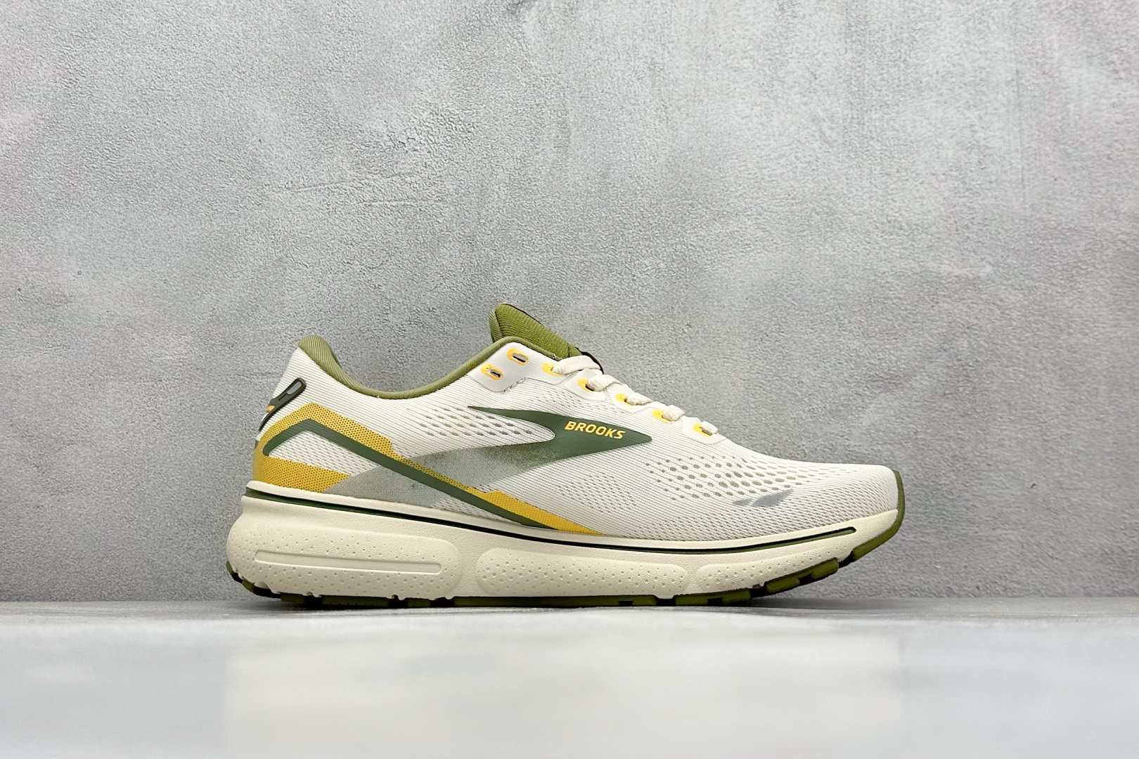 Brooks Ghost 15代 布鲁克斯 系列低帮透气缓震支撑休闲运动慢跑鞋 120380 1B 112