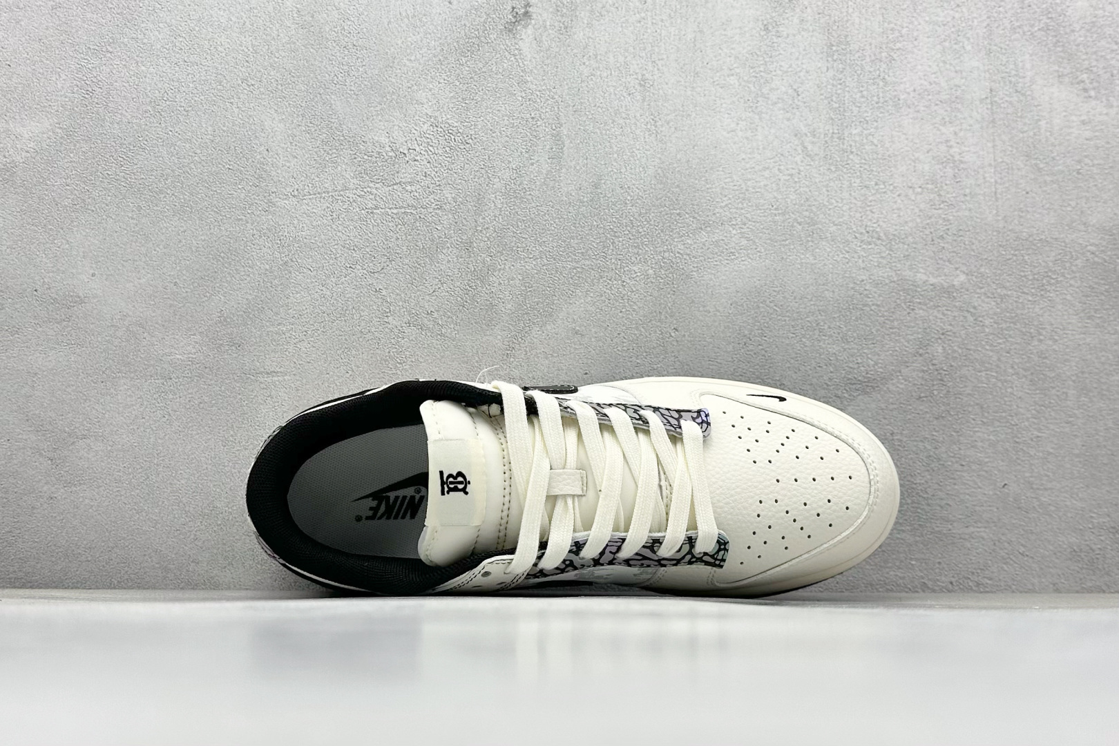 Nike SB Dunk Low x BURBERRY 白黑小勾 HS8068-030