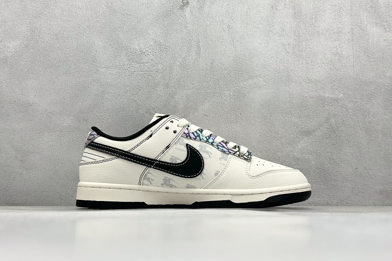 Nike SB Dunk Low x BURBERRY 白黑小勾 HS8068-030