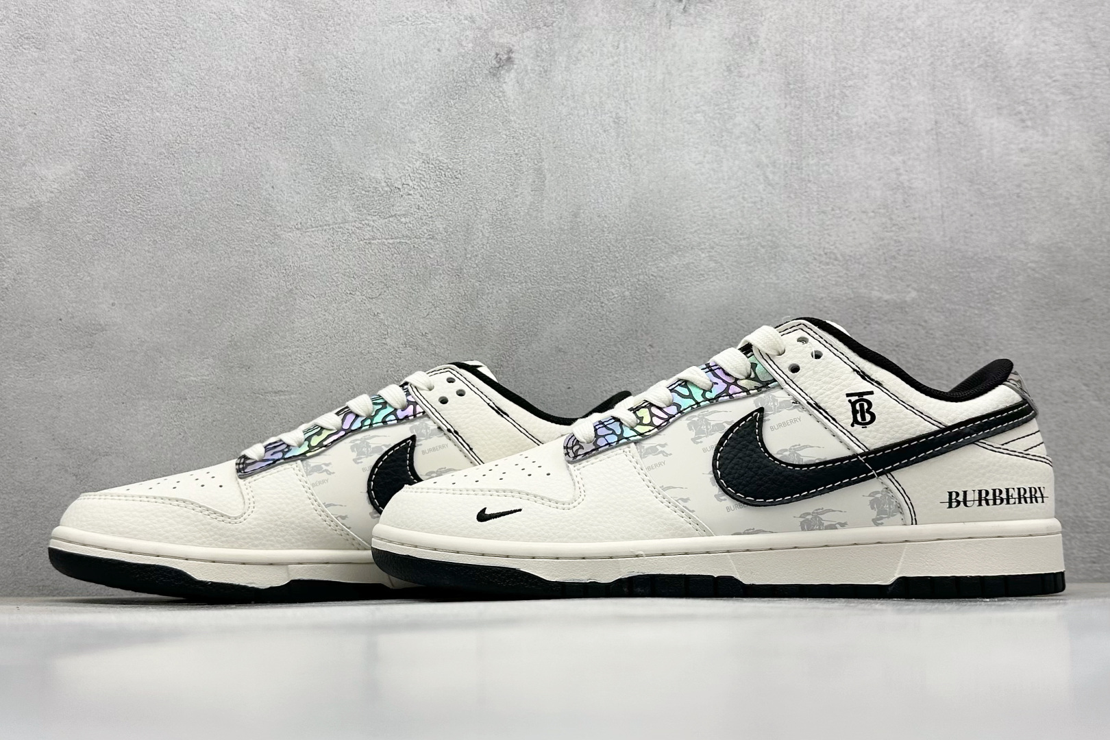 Nike SB Dunk Low x BURBERRY 白黑小勾 HS8068-030