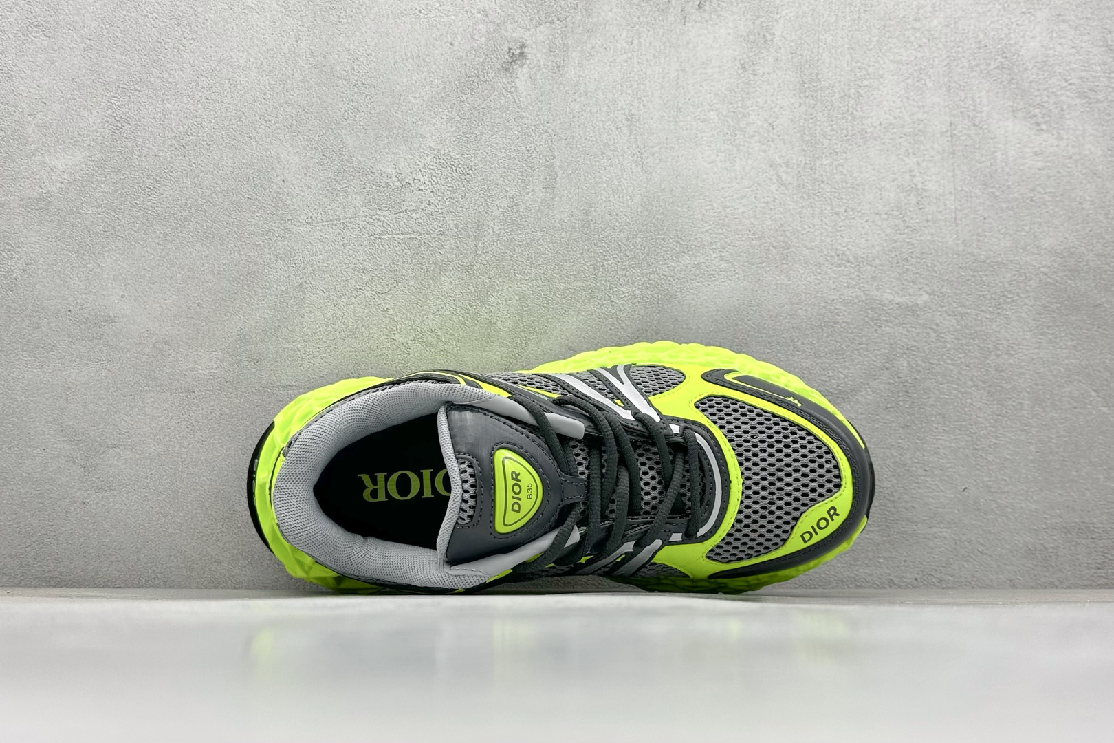 DIOR迪奥 B35 圆头系带 采用轻盈的橡胶精心制作 饰以曲纹藤格纹 Cosmo图案