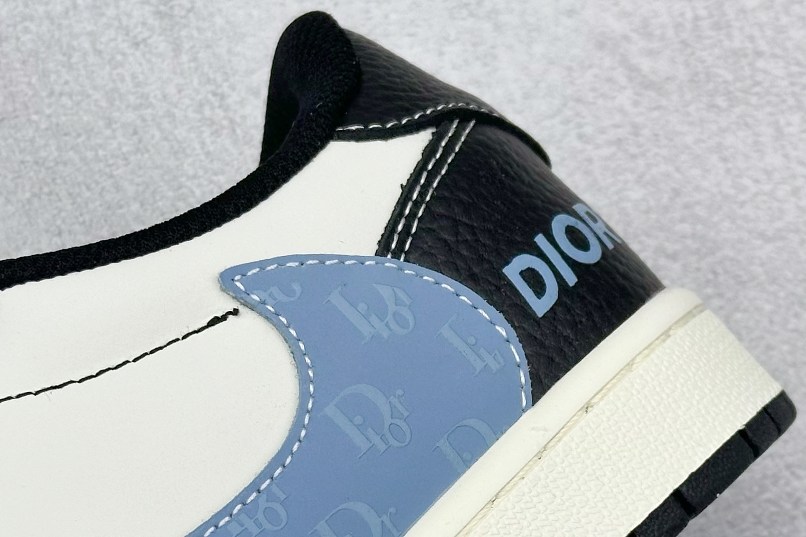SC版Travis Scott x Fragment Design x Air Jordan 1 Low SP AJ1 乔1 迪奥联名 黑白小蓝勾 低帮文化休闲板鞋 XZ5749-003