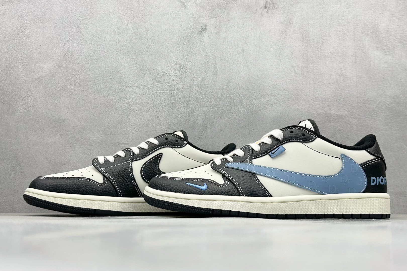 SC版Travis Scott x Fragment Design x Air Jordan 1 Low SP AJ1 乔1 迪奥联名 黑白小蓝勾 低帮文化休闲板鞋 XZ5749-003