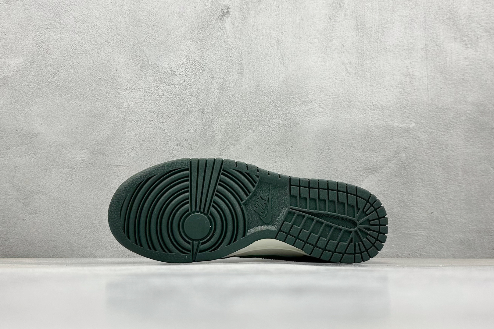 XC版Nike SB Dunk Low x Supreme x UNDEFEATED 白绿翻毛 DJ2024-042