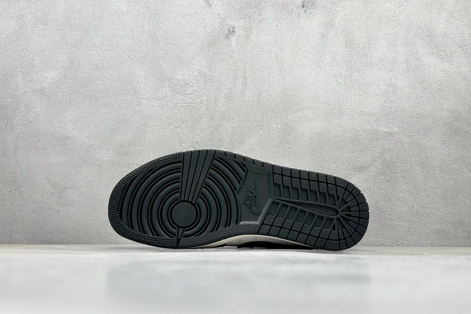 XC版Air Jordan 1 Low AJ1 乔1 LV联名 黑布红标 高端定制 低帮复古篮球鞋 YX5066-369