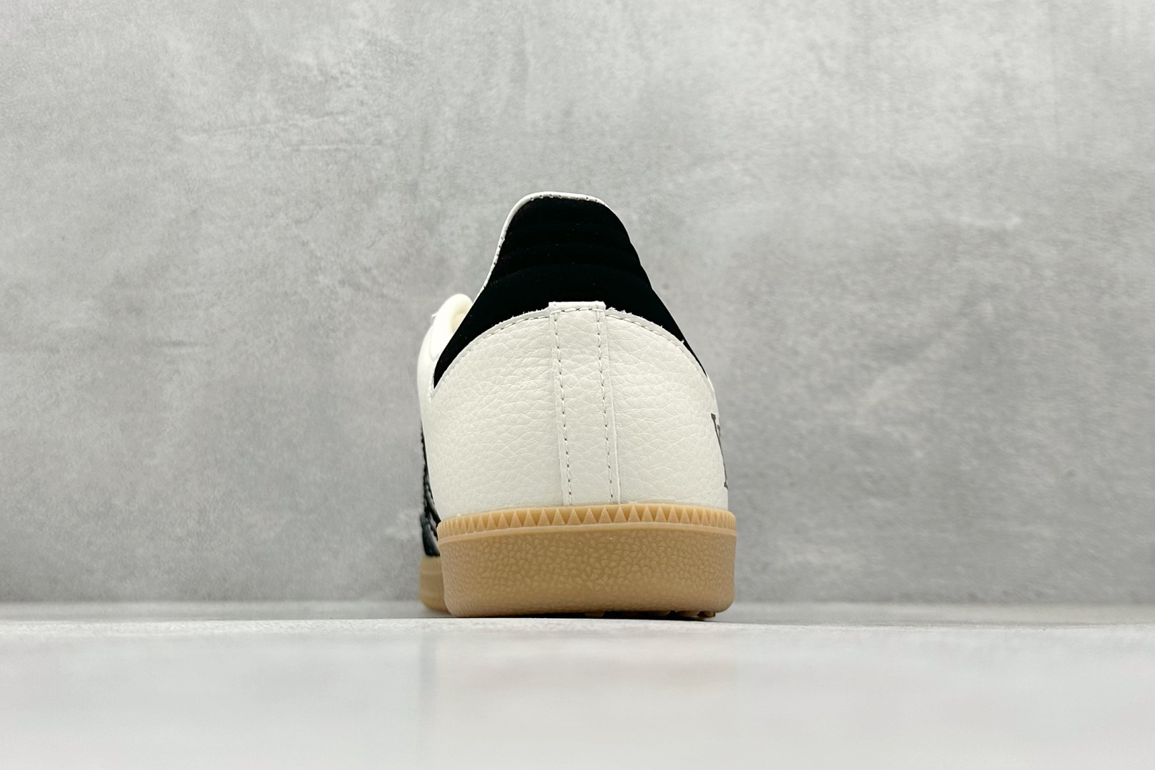 adidas originals Samba x Louis Vuitton 黑白 桑巴舞系列复古经典轻便板鞋 DX0003