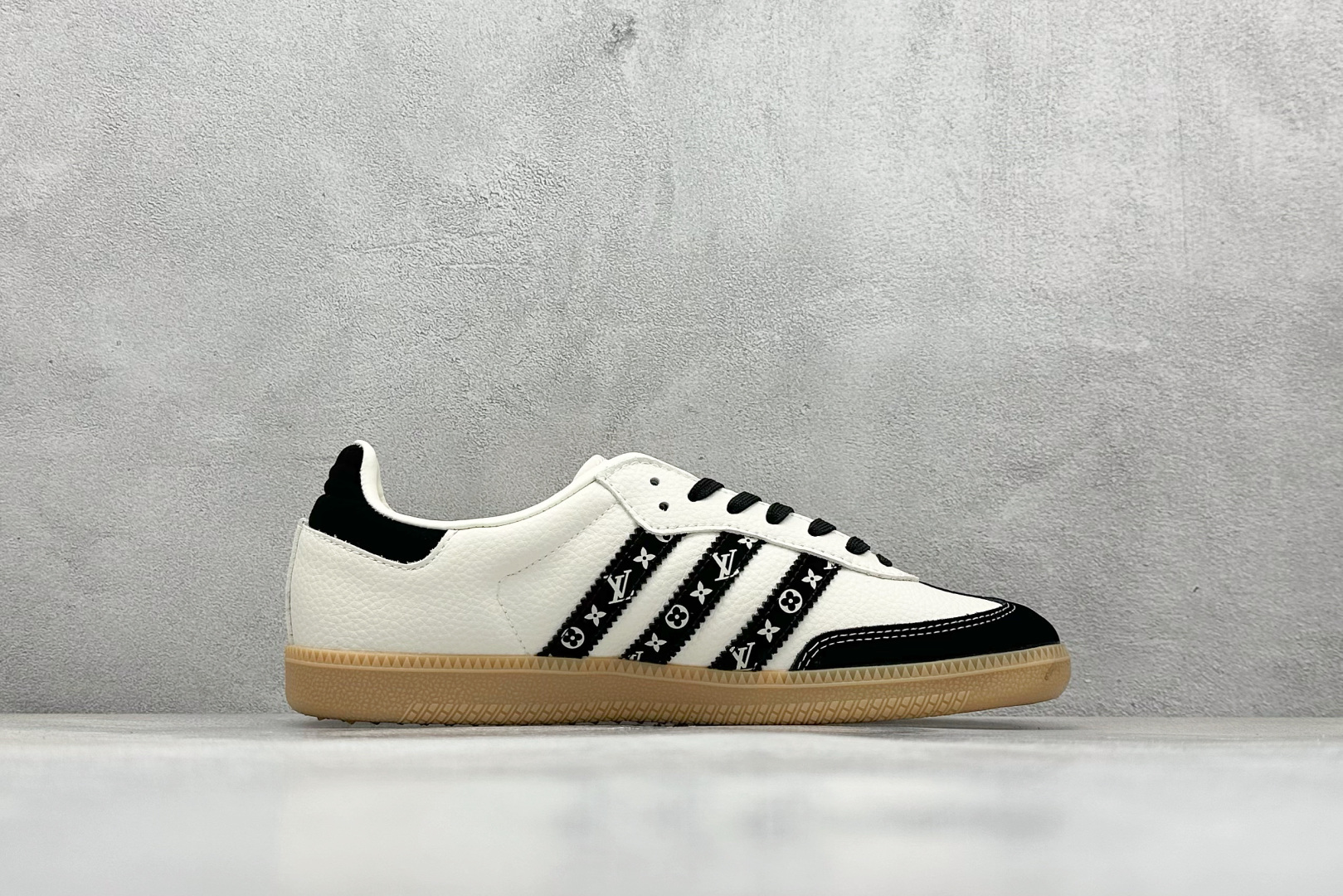 adidas originals Samba x Louis Vuitton 黑白 桑巴舞系列复古经典轻便板鞋 DX0003