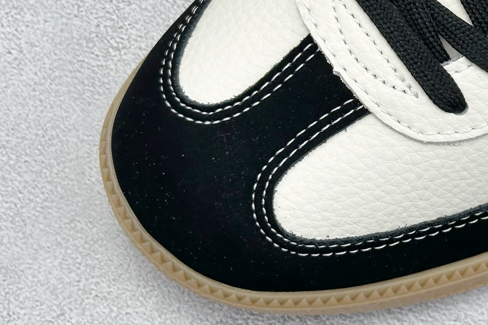 adidas originals Samba x Louis Vuitton 黑白 桑巴舞系列复古经典轻便板鞋 DX0003