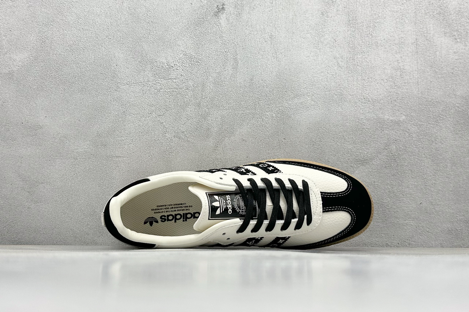 adidas originals Samba x Louis Vuitton 黑白 桑巴舞系列复古经典轻便板鞋 DX0003