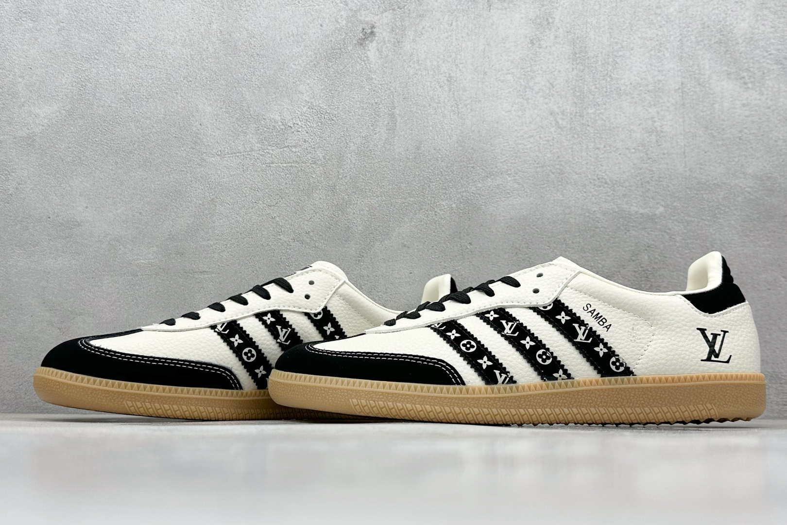 adidas originals Samba x Louis Vuitton 黑白 桑巴舞系列复古经典轻便板鞋 DX0003