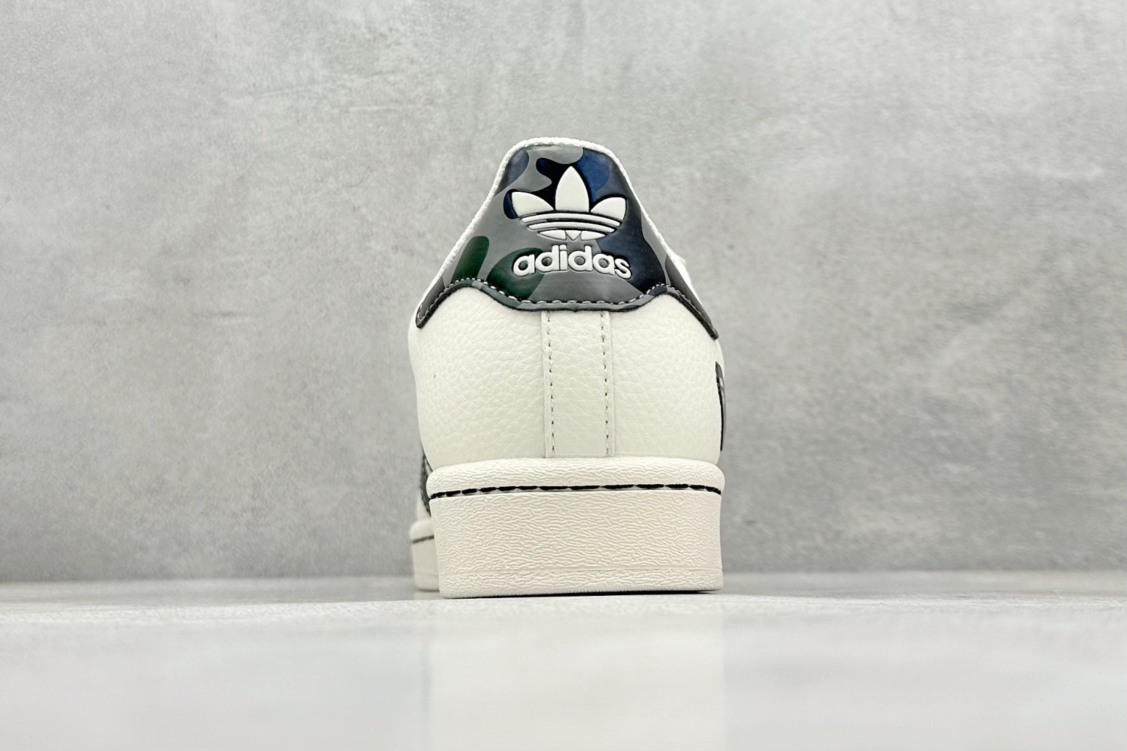 AD Originals Superstar x BAPE 白黑 HS3077