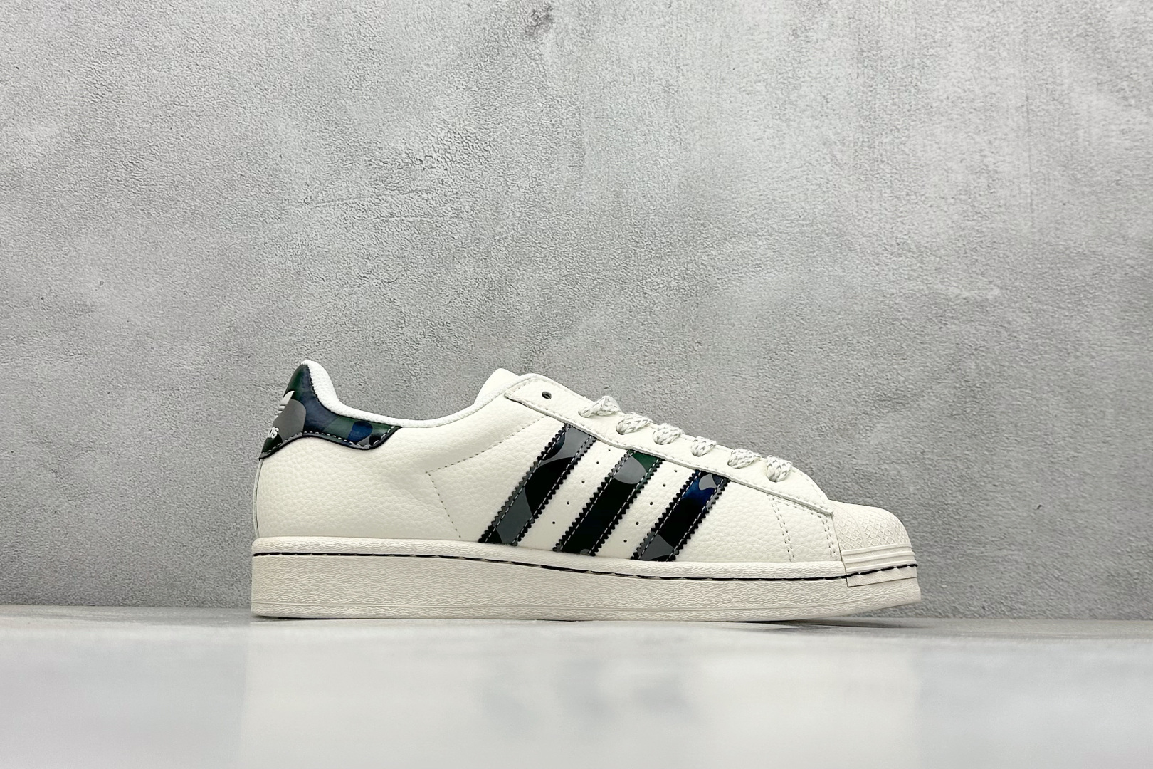 AD Originals Superstar x BAPE 白黑 HS3077