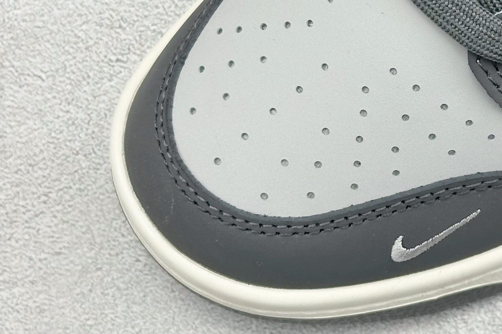 Nike SB Dunk Low x Stussy 黑灰小勾 FX1588-306