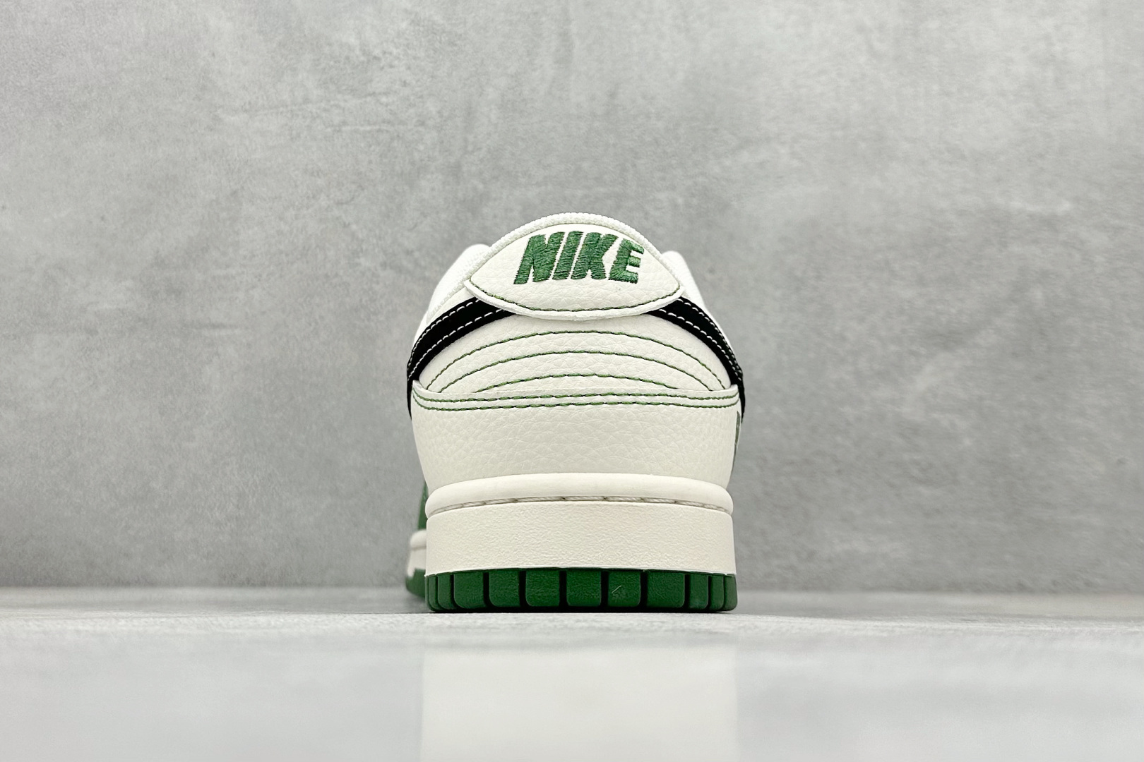 Nike SB Dunk Low x GUCCI 绿白小勾 XD1588-213