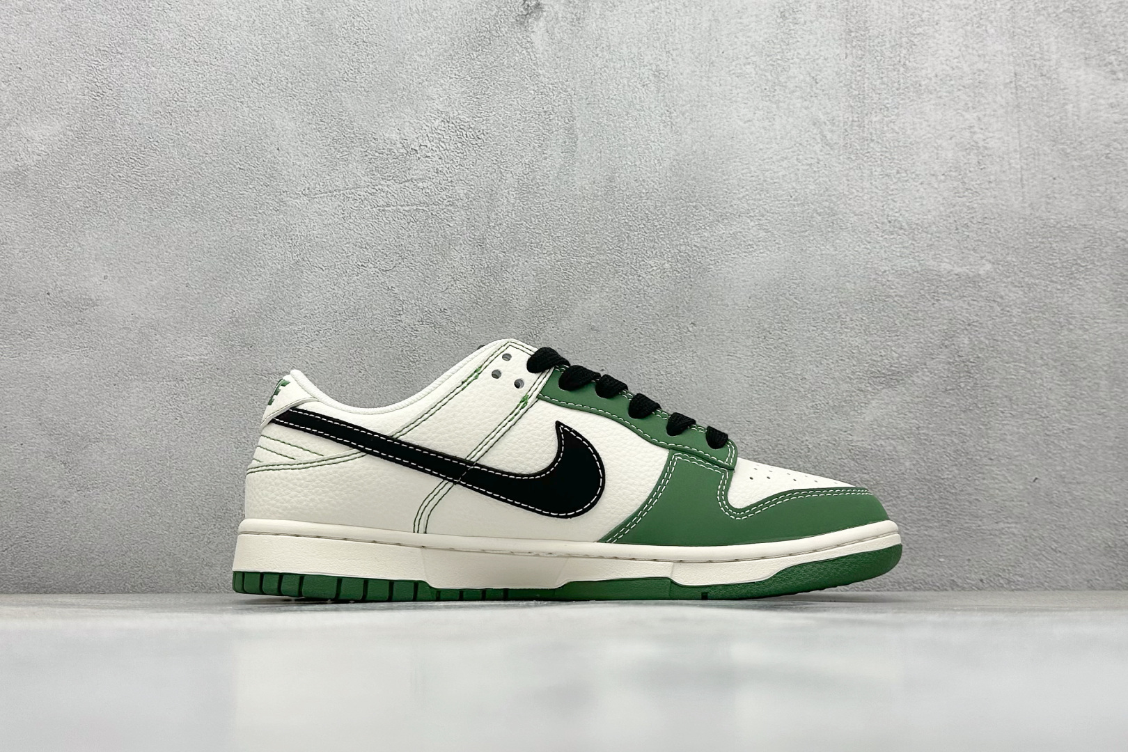 Nike SB Dunk Low x GUCCI 绿白小勾 XD1588-213
