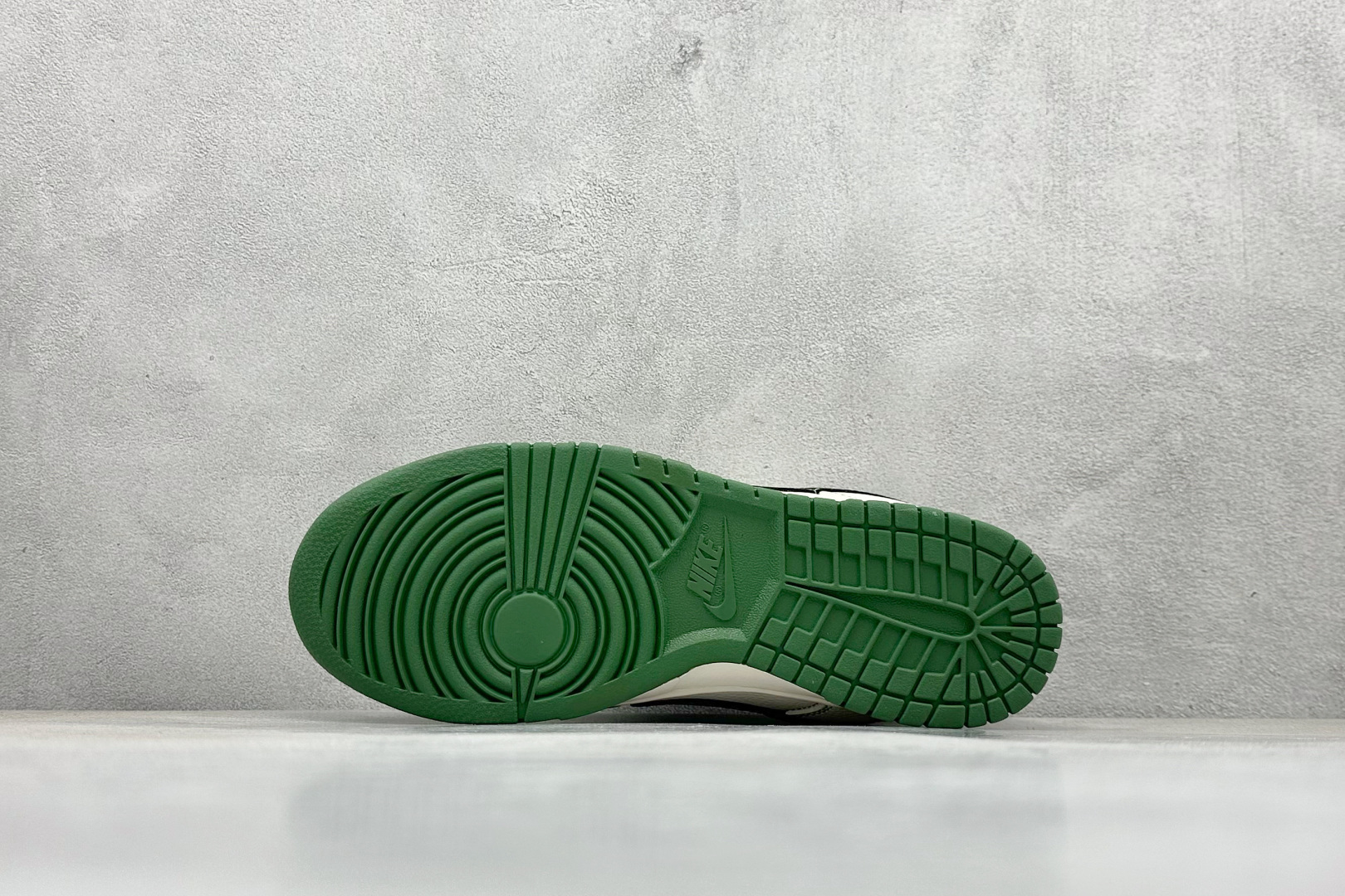 Nike SB Dunk Low x GUCCI 绿白小勾 XD1588-213