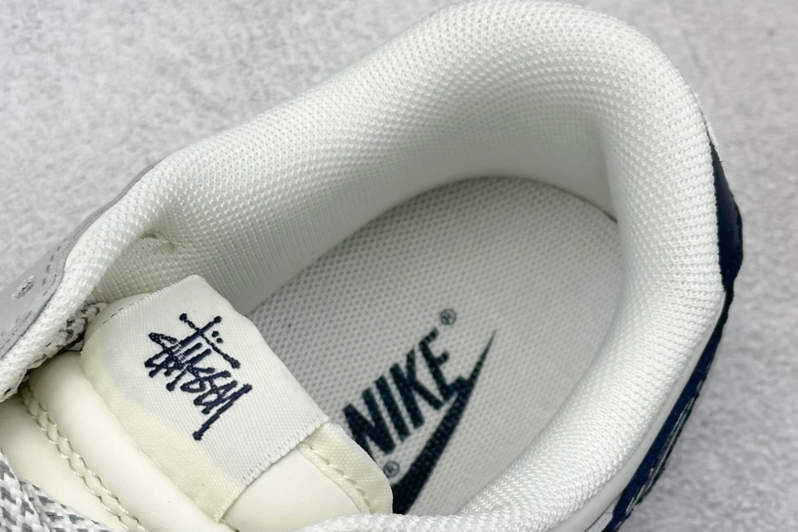 Nike SB Dunk Low x Stussy 灰白小勾 XF8698-083