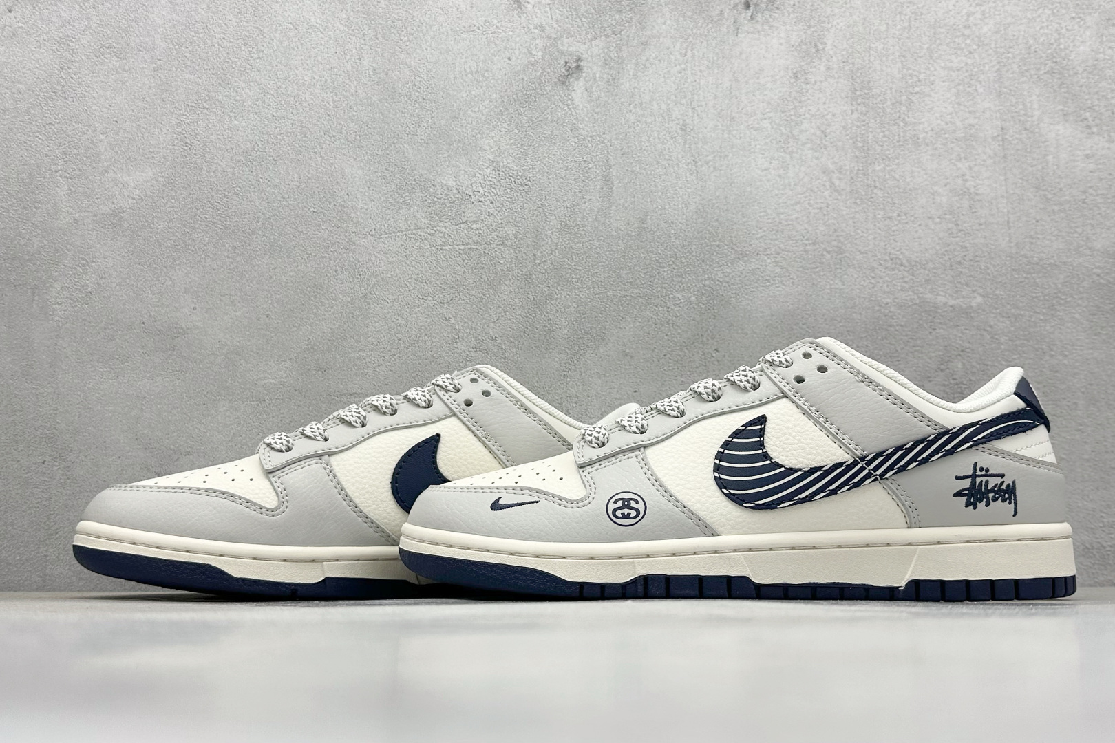 Nike SB Dunk Low x Stussy 灰白小勾 XF8698-083