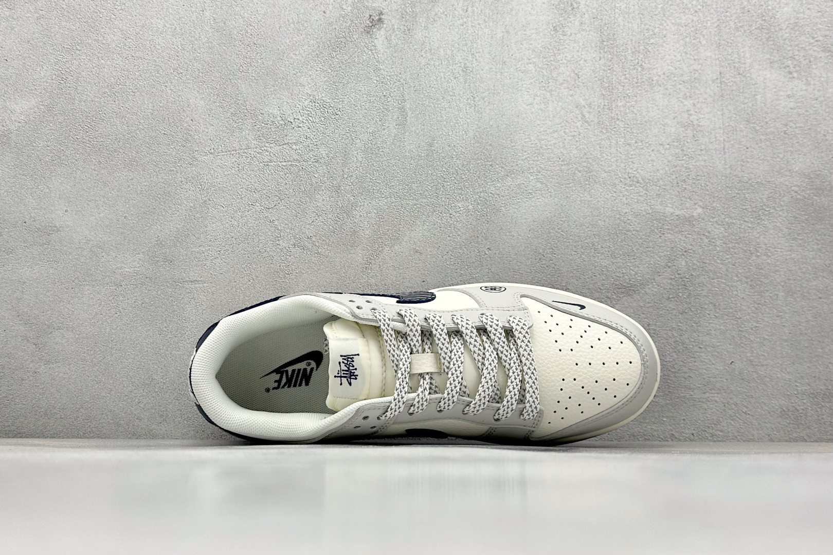 Nike SB Dunk Low x Stussy 灰白小勾 XF8698-083
