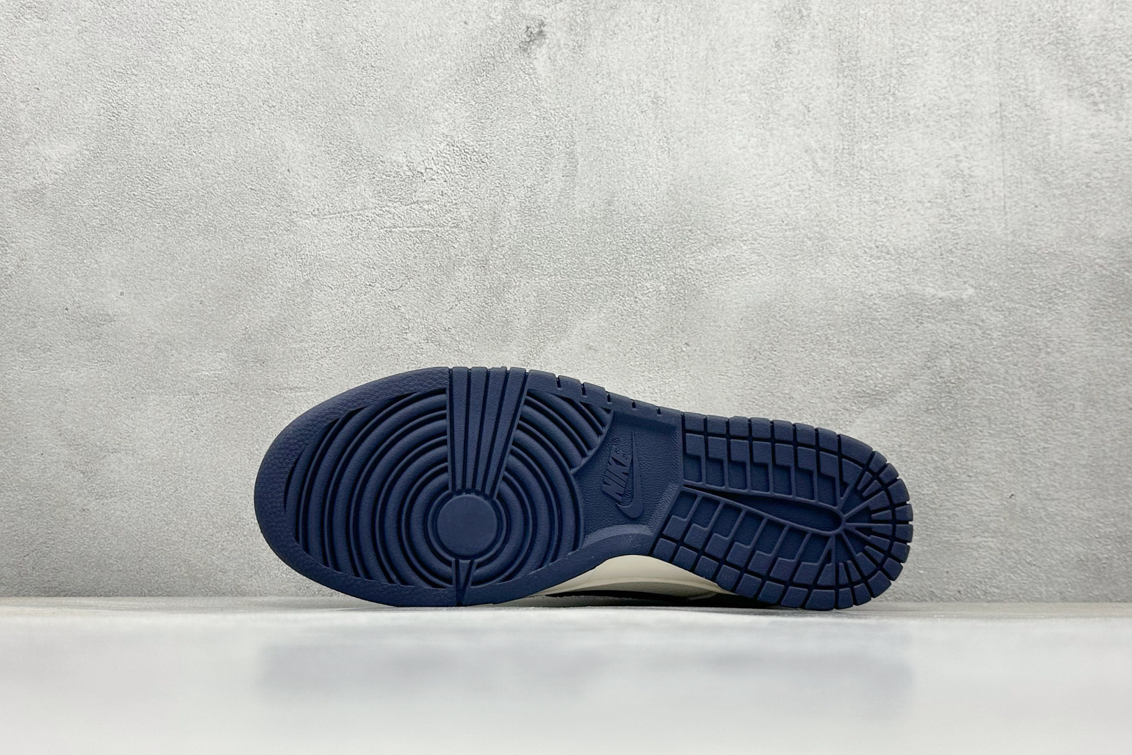 Nike SB Dunk Low x Stussy 灰白小勾 XF8698-083