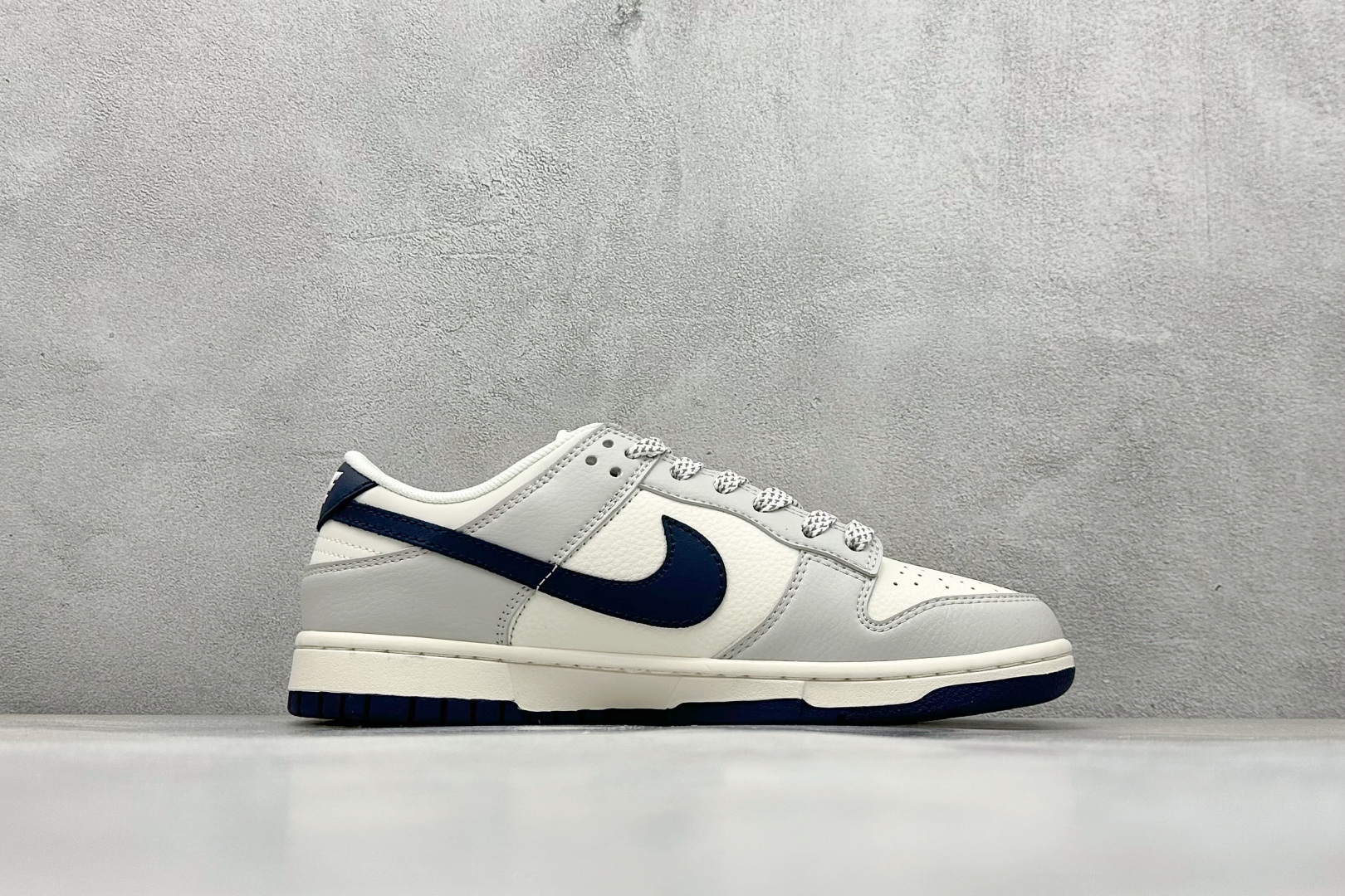 Nike SB Dunk Low x Stussy 灰白小勾 XF8698-083