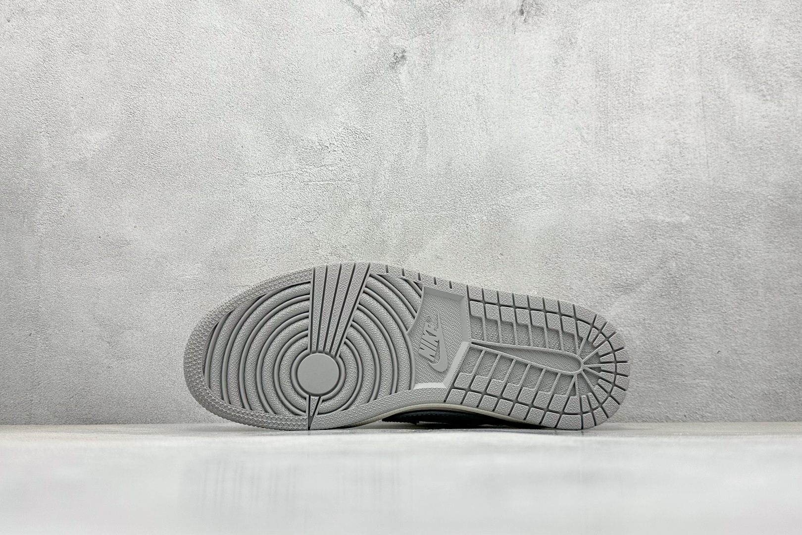 Travis Scott x Nike Air Jordan 1 Low x Stussy Air Jordan 1 Low 反转白灰小勾倒钩 XB1979-002