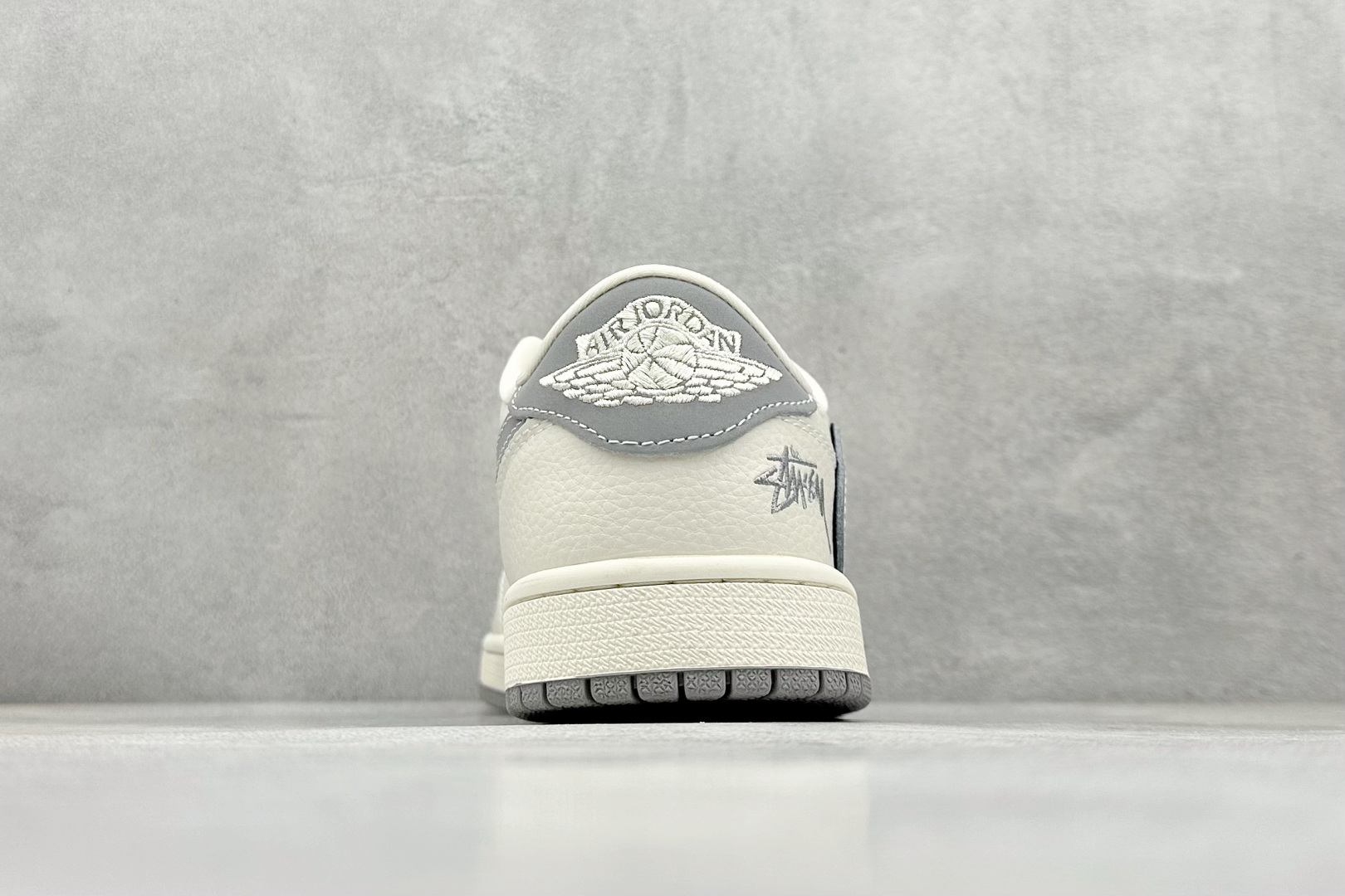 Travis Scott x Nike Air Jordan 1 Low x Stussy Air Jordan 1 Low 反转白灰小勾倒钩 XB1979-002
