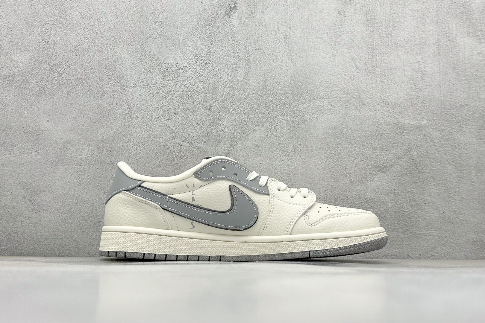 Travis Scott x Nike Air Jordan 1 Low x Stussy Air Jordan 1 Low 反转白灰小勾倒钩 XB1979-002