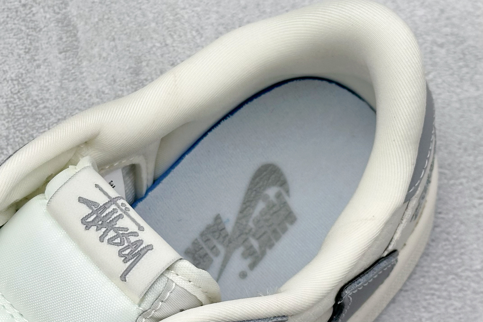 Travis Scott x Nike Air Jordan 1 Low x Stussy Air Jordan 1 Low 反转白灰小勾倒钩 XB1979-002