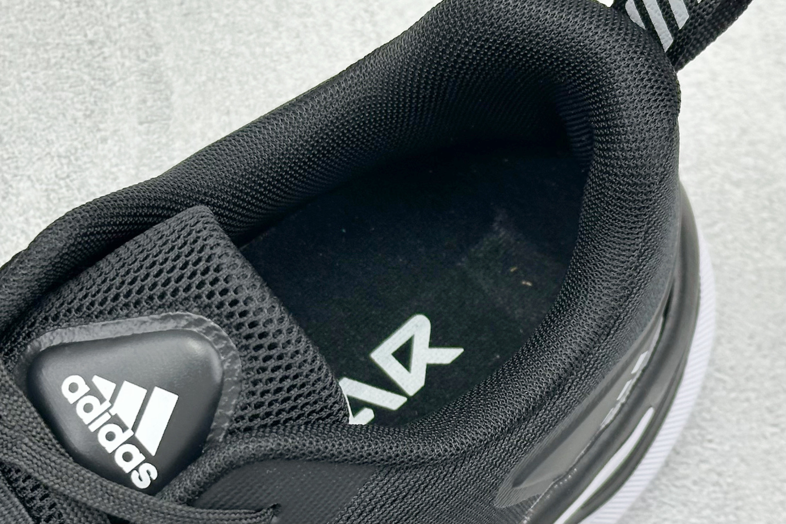 AD Supernova Rise 阿迪全新休闲轻跑鞋 D68961