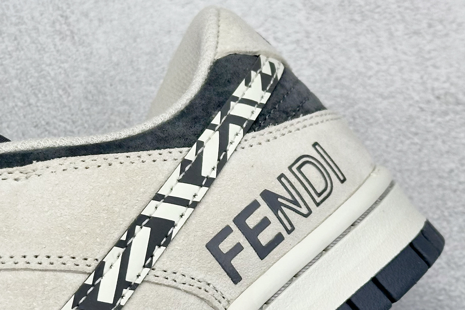 XC版Nk SB Dunk Low 芬迪联名 老花勾 周年高端定制 低帮休闲板鞋 DJ2024-046