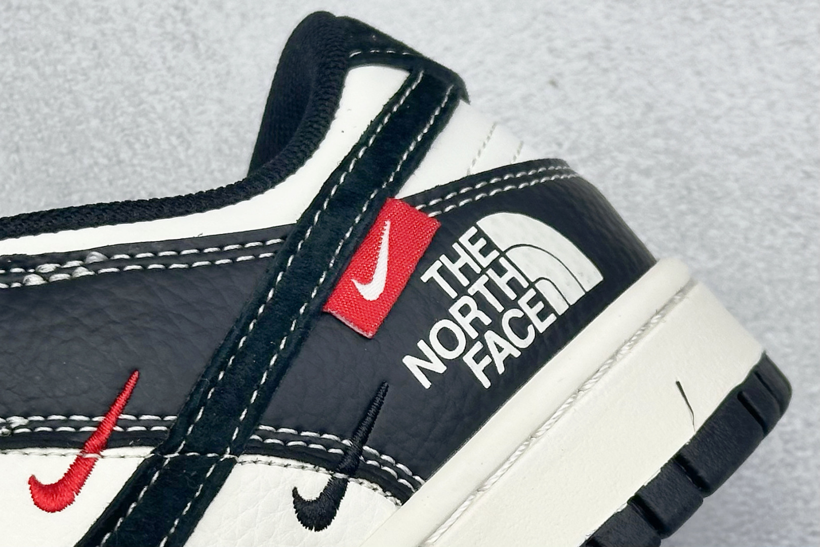 XC版Nike SB Dunk Low 北面联名 黑白黑勾黑勾 周年高端定制 低帮休闲板鞋 YX5066-339