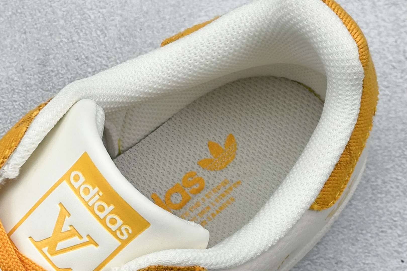 AD Originals Superstar x Louis Vuitton 白橙 AD8007