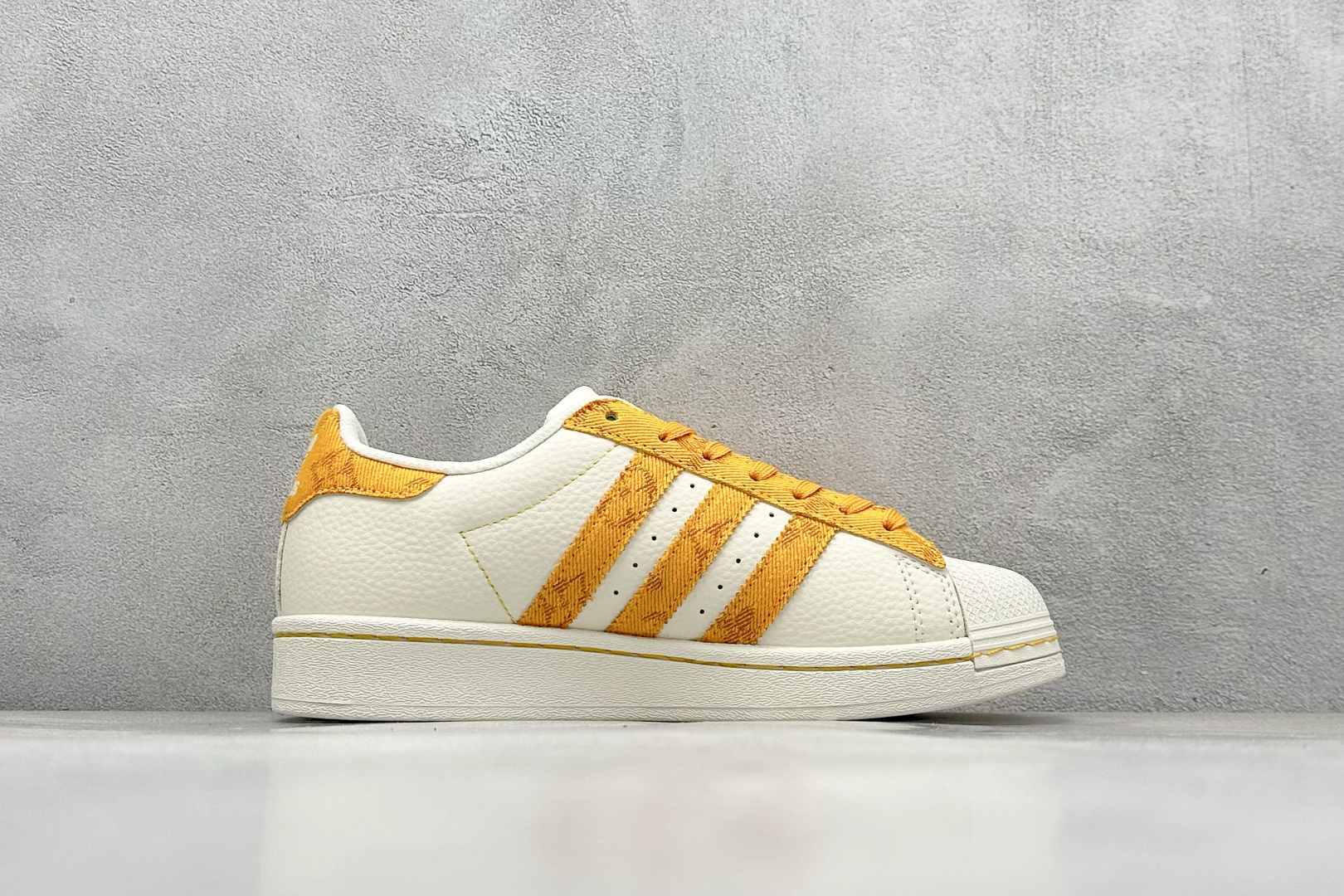 AD Originals Superstar x Louis Vuitton 白橙 AD8007