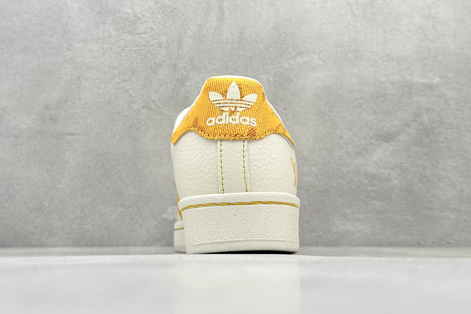 AD Originals Superstar x Louis Vuitton 白橙 AD8007