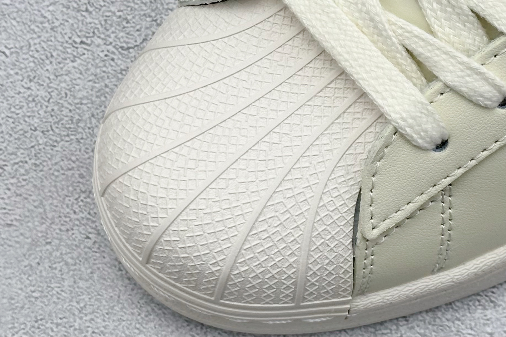 AD Originals Superstar x BAPE 米白 HS3089