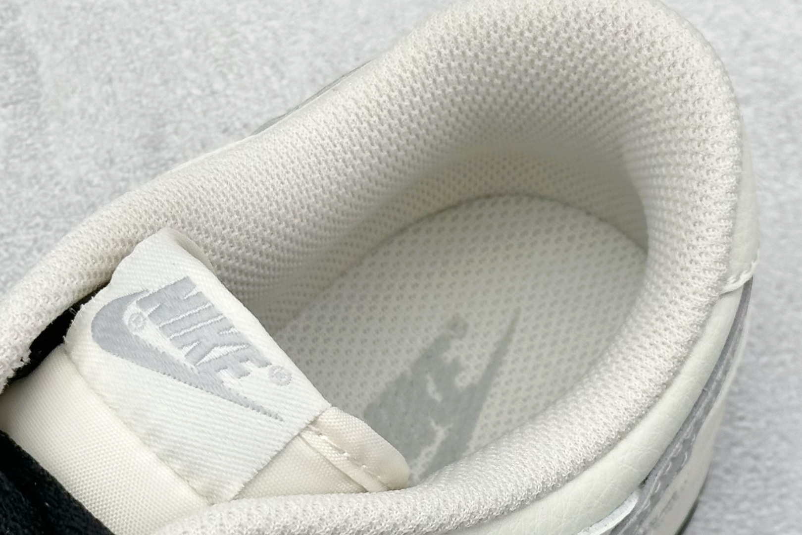 XC版 Nk SB Dunk Low 斯图西联名 弹幕刺绣灰勾 周年高端定制 低帮休闲板鞋 DJ2024-054