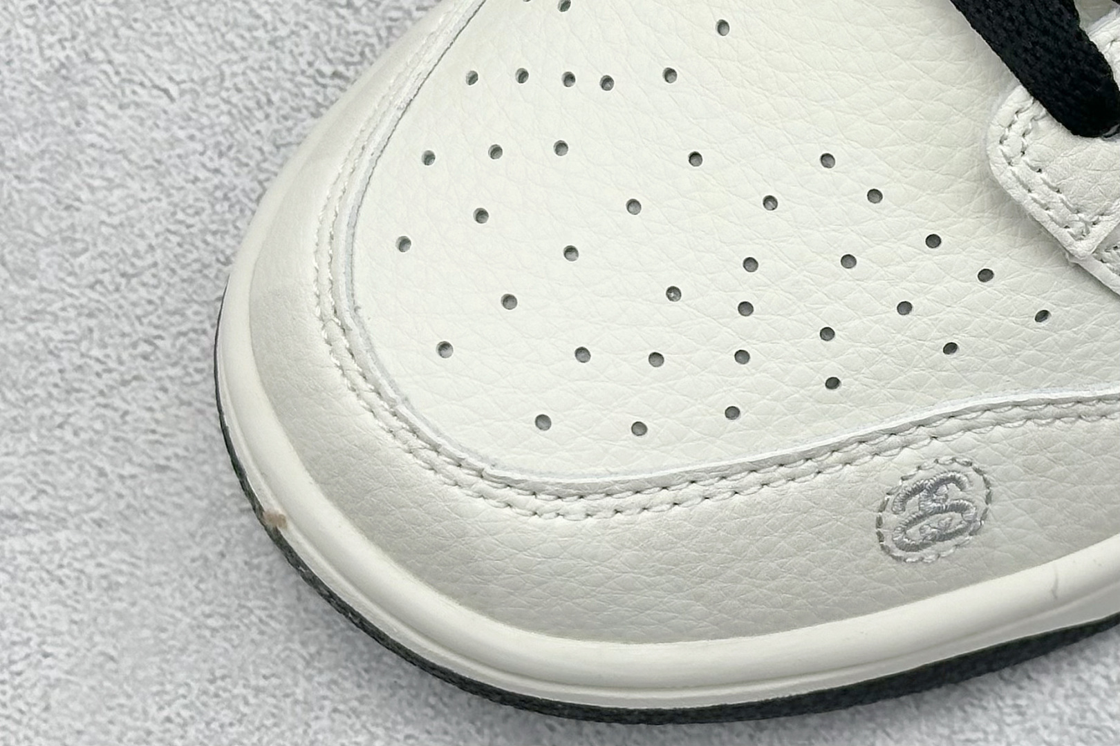 XC版 Nk SB Dunk Low 斯图西联名 弹幕刺绣灰勾 周年高端定制 低帮休闲板鞋 DJ2024-054