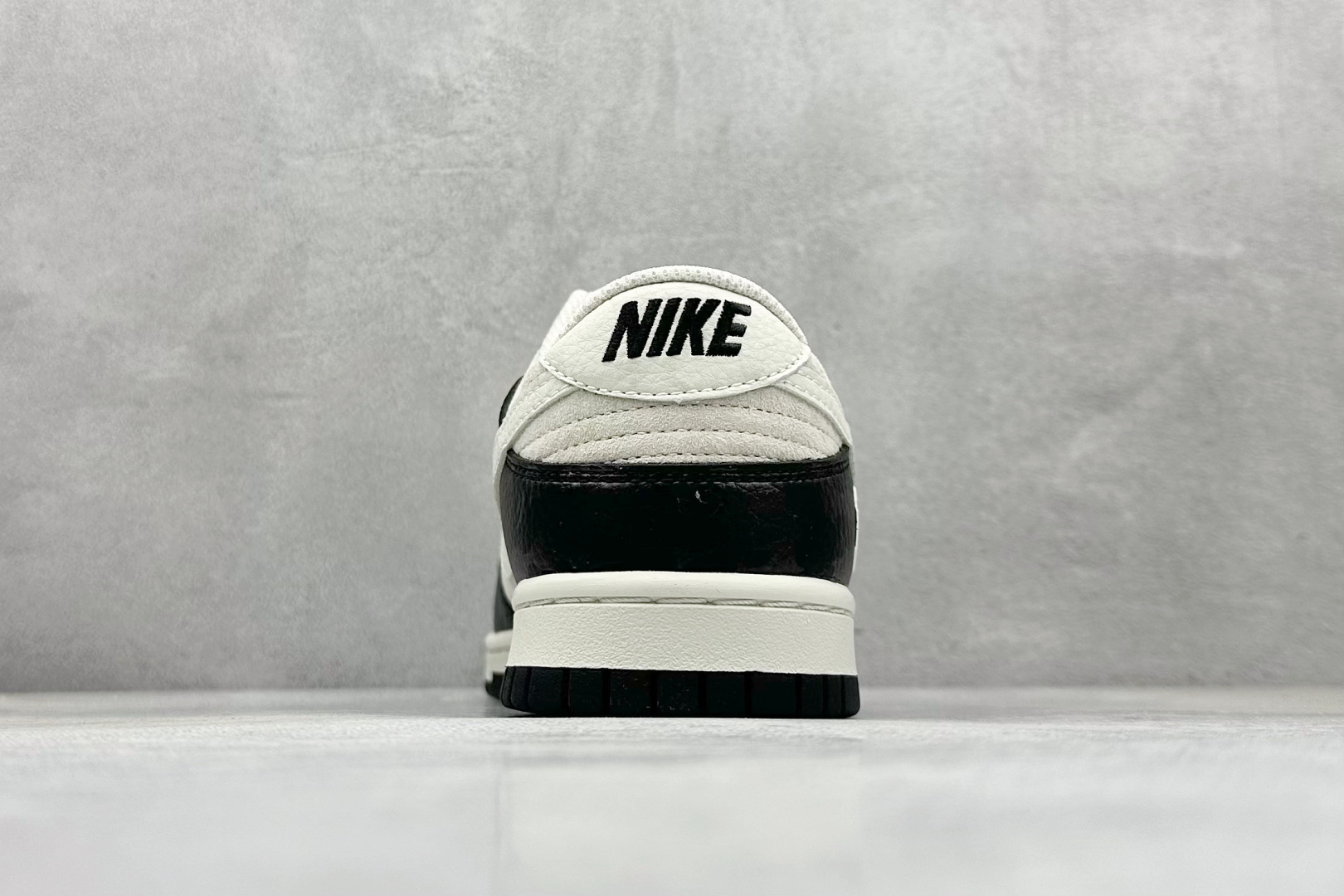 XC版Nk SB Dunk Low BAPE联名 泼墨猪八白勾 周年高端定制 低帮休闲板鞋 DJ2024-053