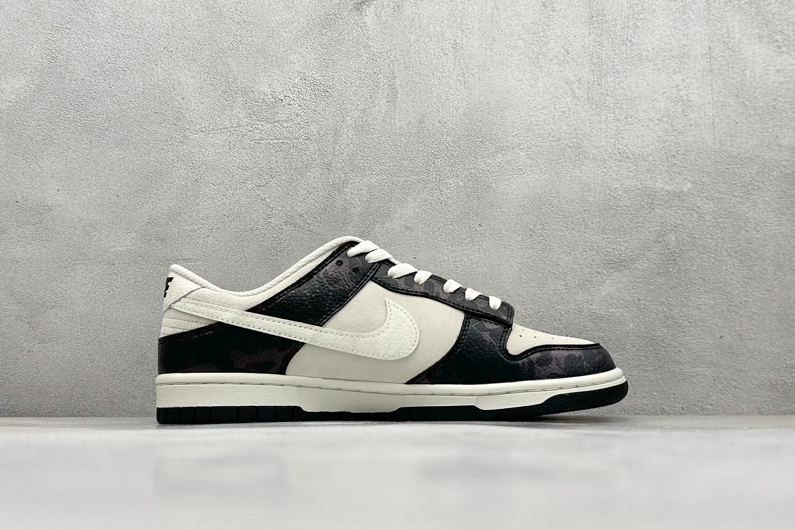 XC版Nk SB Dunk Low BAPE联名 泼墨猪八白勾 周年高端定制 低帮休闲板鞋 DJ2024-053